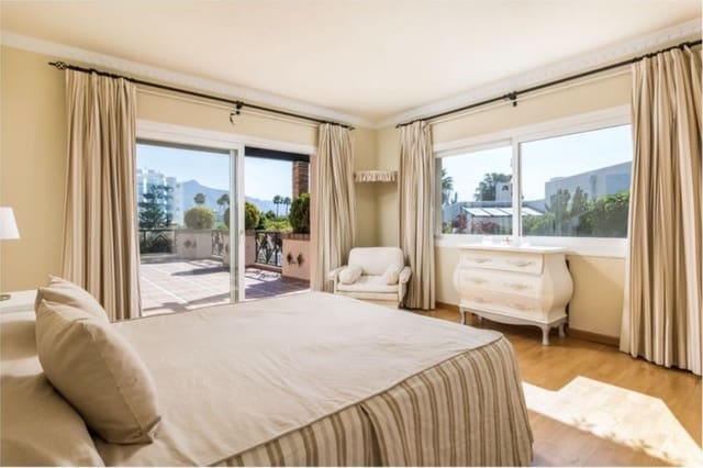 3 quarto Moradia para venda em Guadalmina Alta, Marbella com piscina garagem - 1 300 000 € (Ref: 9363294)