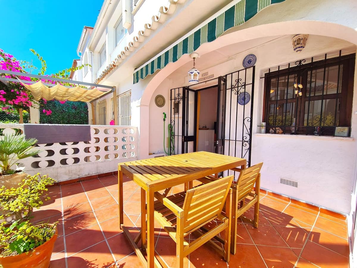 2 bedroom Townhouse for sale in Punta de la Chullera with pool - € 275,000 (Ref: 9376329)