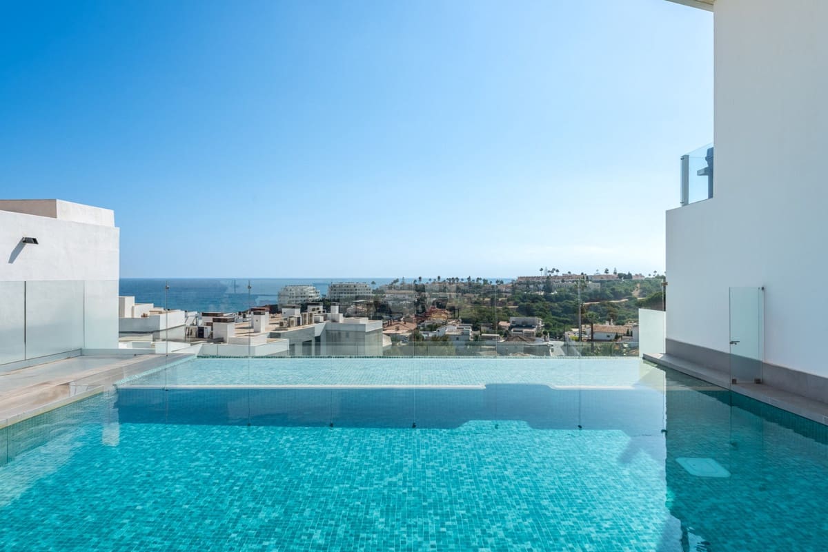 2 soverom Leilighet til salgs i Fuengirola med svømmebasseng garasje - € 619 000 (Ref: 9383320)