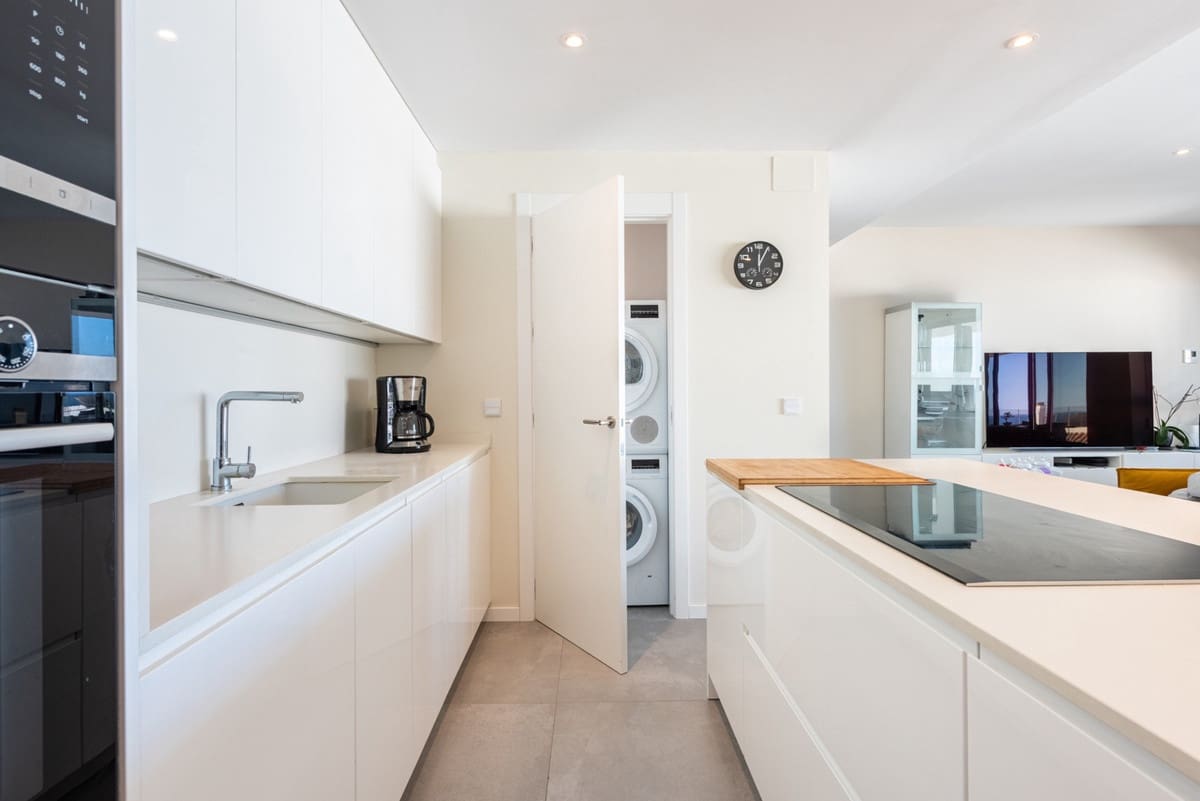 2 soverom Leilighet til salgs i Fuengirola med svømmebasseng garasje - € 619 000 (Ref: 9383320)