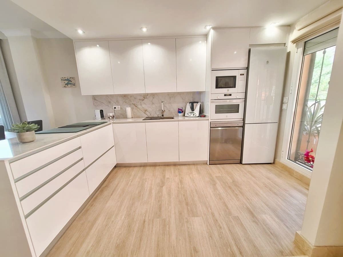 2 sypialnia Apartament na sprzedaż w Elviria z basenem garażem - 499 000 € (Ref: 9383321)