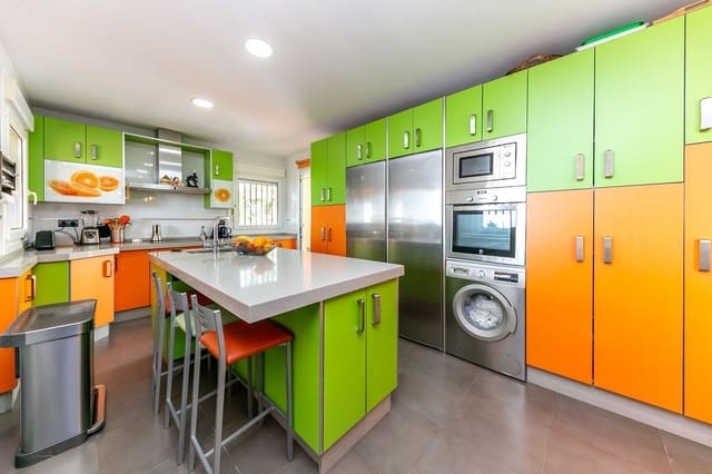 4 soverom Villa til salgs i Benalmádena med svømmebasseng garasje - € 825 000 (Ref: 9388370)