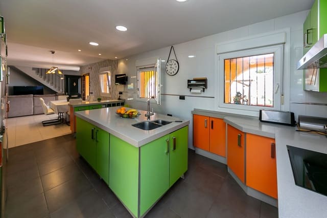 4 soverom Villa til salgs i Benalmádena med svømmebasseng garasje - € 825 000 (Ref: 9388370)