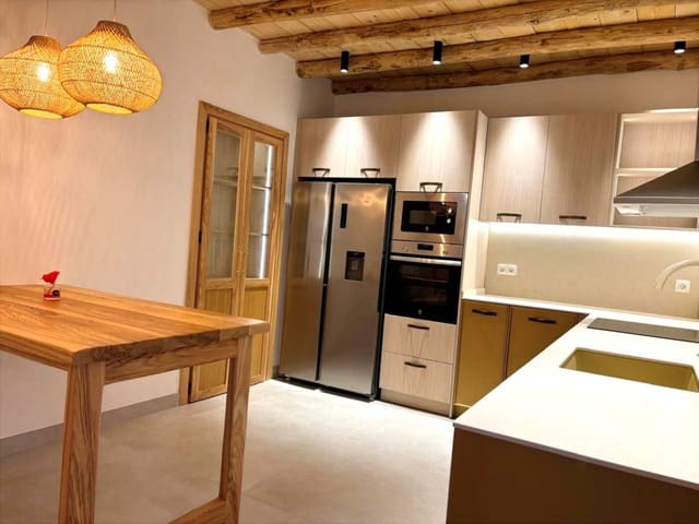 4 quarto Casa em Banda para venda em Estepona - 985 000 € (Ref: 9393407)