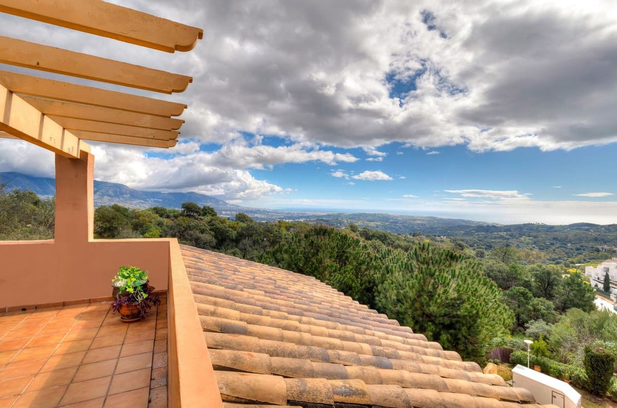 2 bedroom Penthouse for sale in La Mairena with pool - € 395,000 (Ref: 9398737)