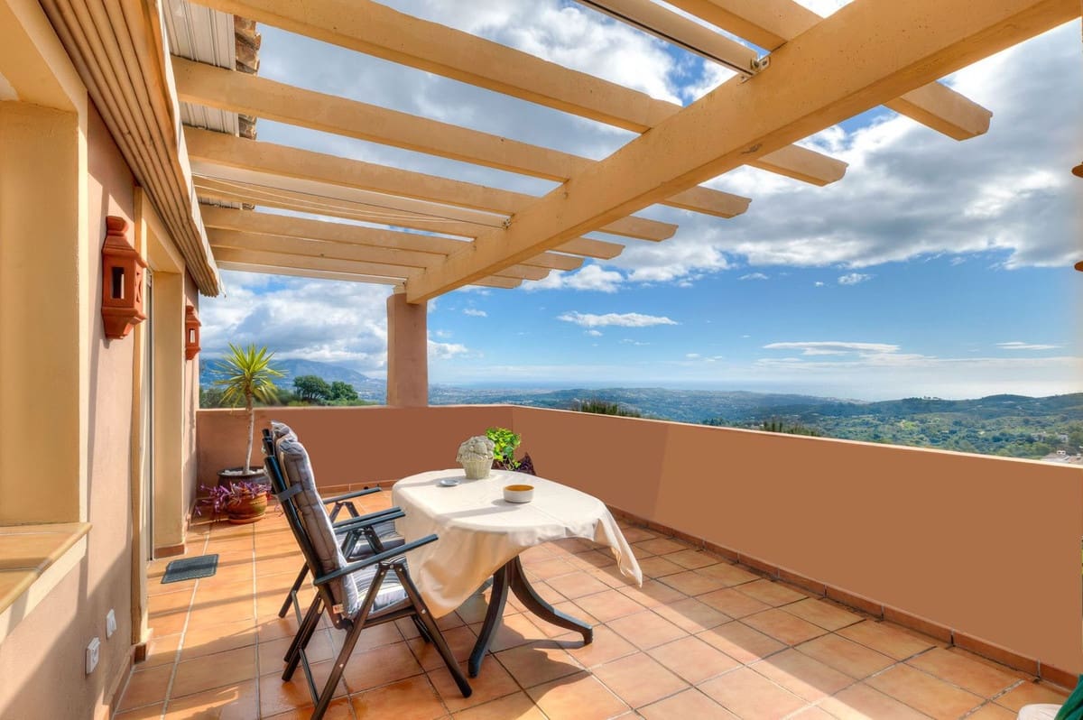 2 bedroom Penthouse for sale in La Mairena with pool - € 395,000 (Ref: 9398737)