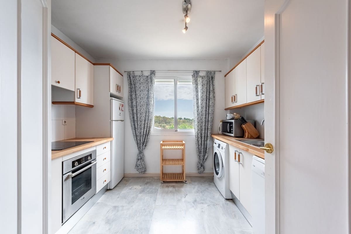 2 bedroom Apartment for sale in Estepona with pool garage - € 395,000 (Ref: 9399654)