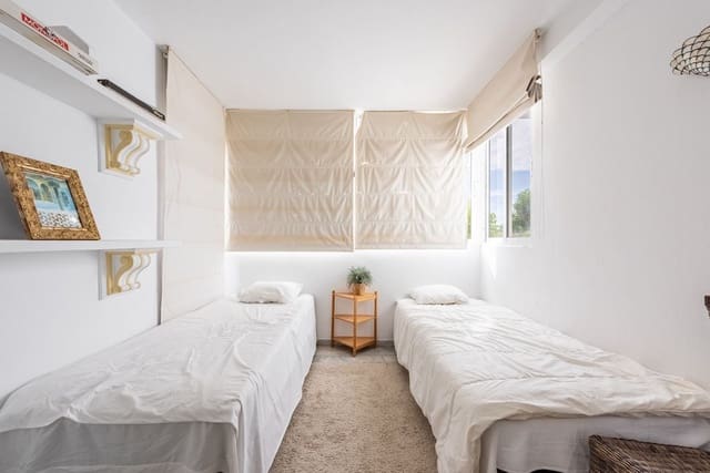 2 bedroom Apartment for sale in Estepona with pool garage - € 395,000 (Ref: 9399654)