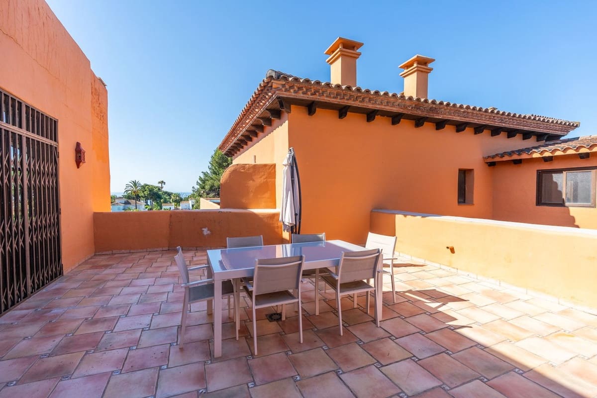 2 soverom Penthouse til salgs i El Paraiso med svømmebasseng garasje - € 360 000 (Ref: 9399655)