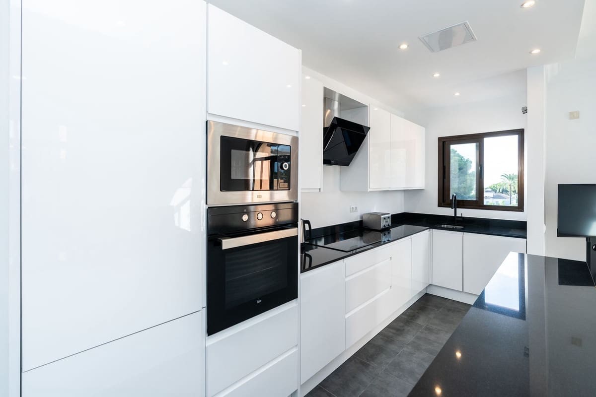 2 soverom Penthouse til salgs i El Paraiso med svømmebasseng garasje - € 360 000 (Ref: 9399655)