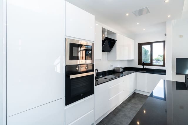 2 soverom Penthouse til salgs i El Paraiso, Estepona med svømmebasseng garasje - € 360 000 (Ref: 9399655)