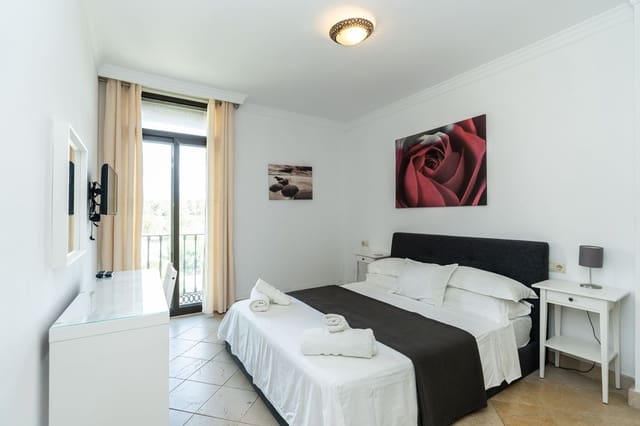 2 soverom Penthouse til salgs i El Paraiso, Estepona med svømmebasseng garasje - € 360 000 (Ref: 9399655)