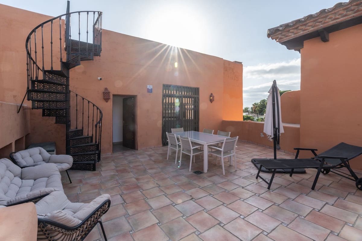 2 soverom Penthouse til salgs i El Paraiso med svømmebasseng garasje - € 360 000 (Ref: 9399655)