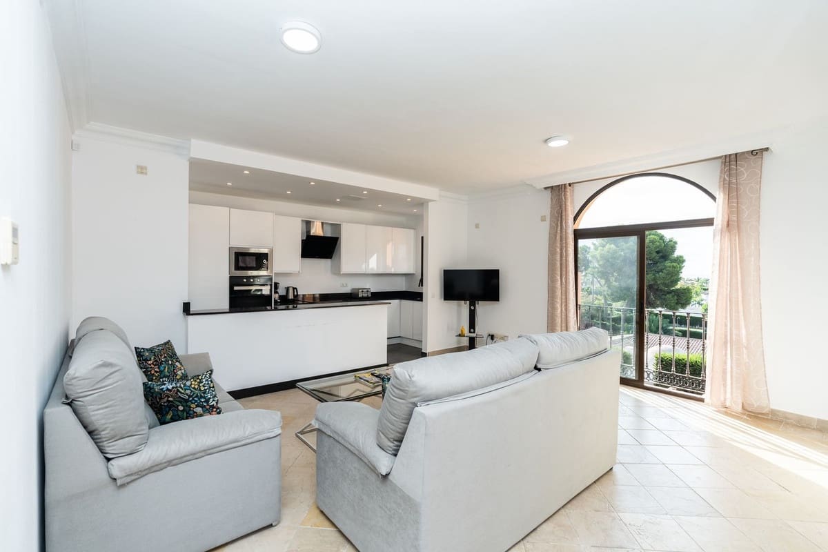 2 soverom Penthouse til salgs i El Paraiso med svømmebasseng garasje - € 360 000 (Ref: 9399655)