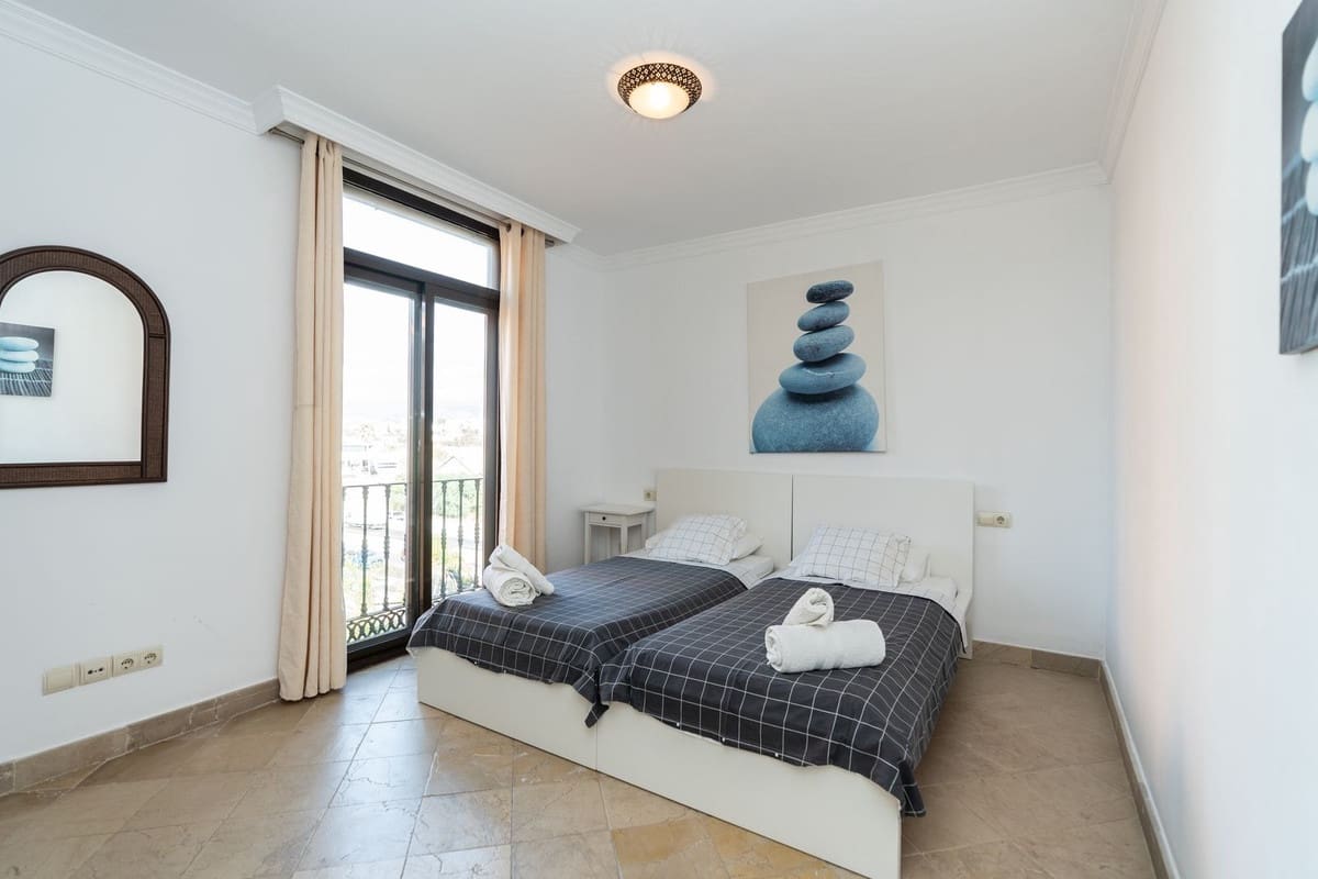 2 soverom Penthouse til salgs i El Paraiso med svømmebasseng garasje - € 360 000 (Ref: 9399655)