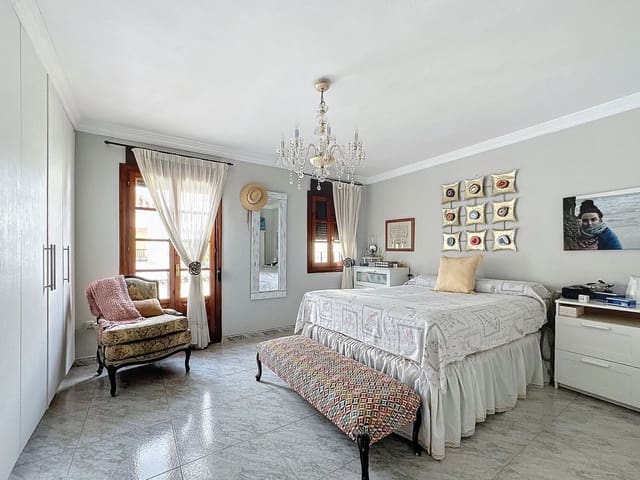5 makuuhuone Omakotitalo myytävänä paikassa Centro, Estepona - 565 000 € (Ref: 9401965)