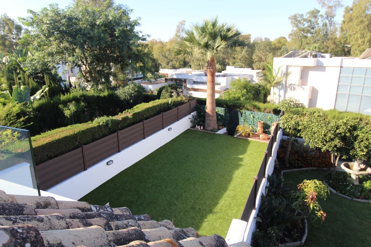 5 Zimmer Haus zu verkaufen in Estepona mit Pool Garage - 550.000 € (Ref: 9401966)