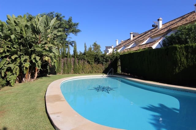 5 Zimmer Haus zu verkaufen in Estepona mit Pool Garage - 550.000 € (Ref: 9401966)