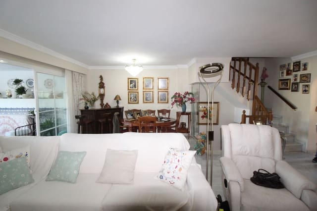 5 Zimmer Haus zu verkaufen in Estepona mit Pool Garage - 550.000 € (Ref: 9401966)