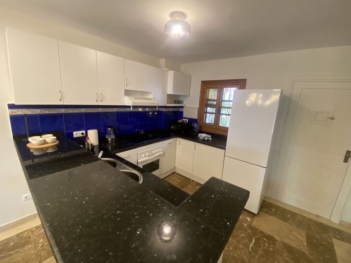 2 quarto Casa em Banda para venda em Estepona com piscina - 470 000 € (Ref: 9401968)