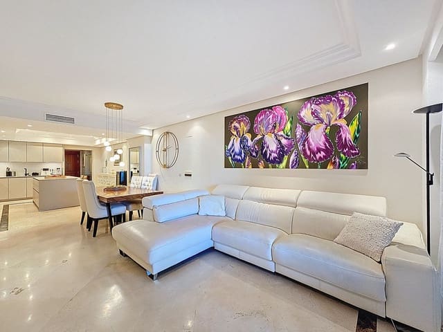 3 quarto Apartamento para venda em Estepona com piscina garagem - 1 200 000 € (Ref: 9410054)