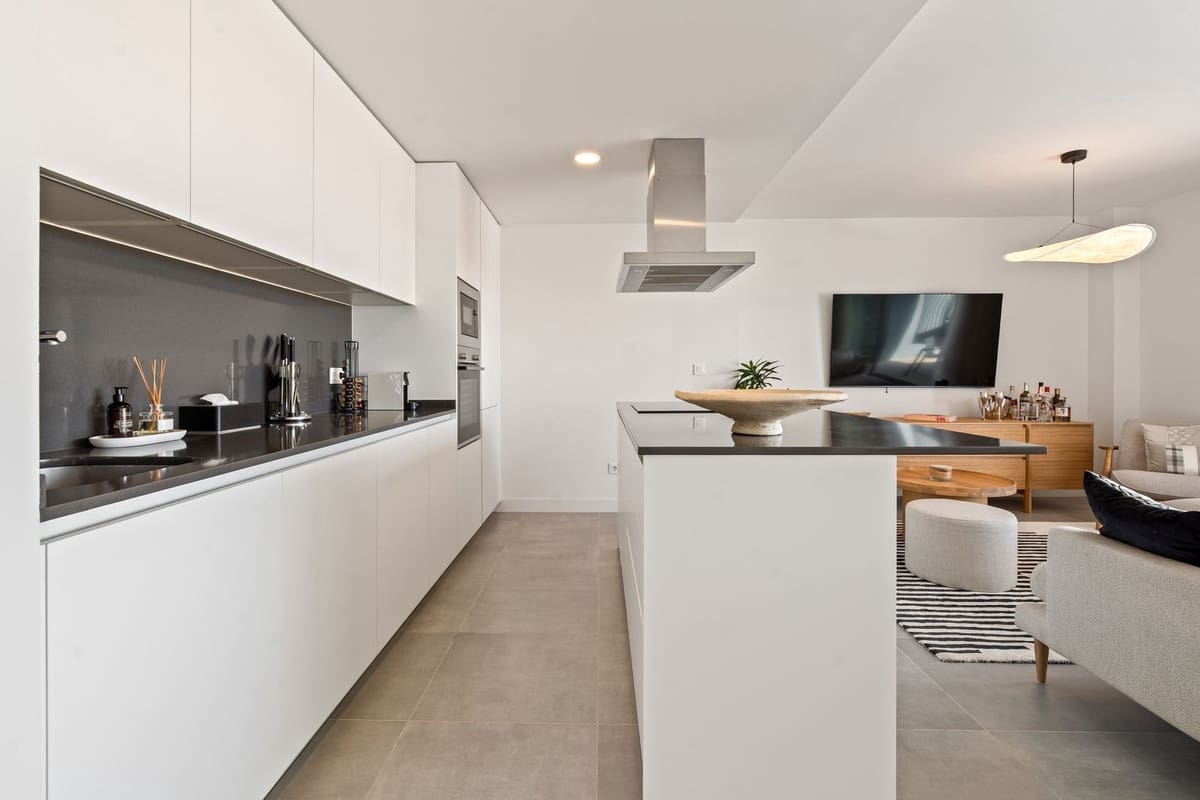 3 quarto Penthouse para venda em Estepona com piscina garagem - 925 000 € (Ref: 9410056)