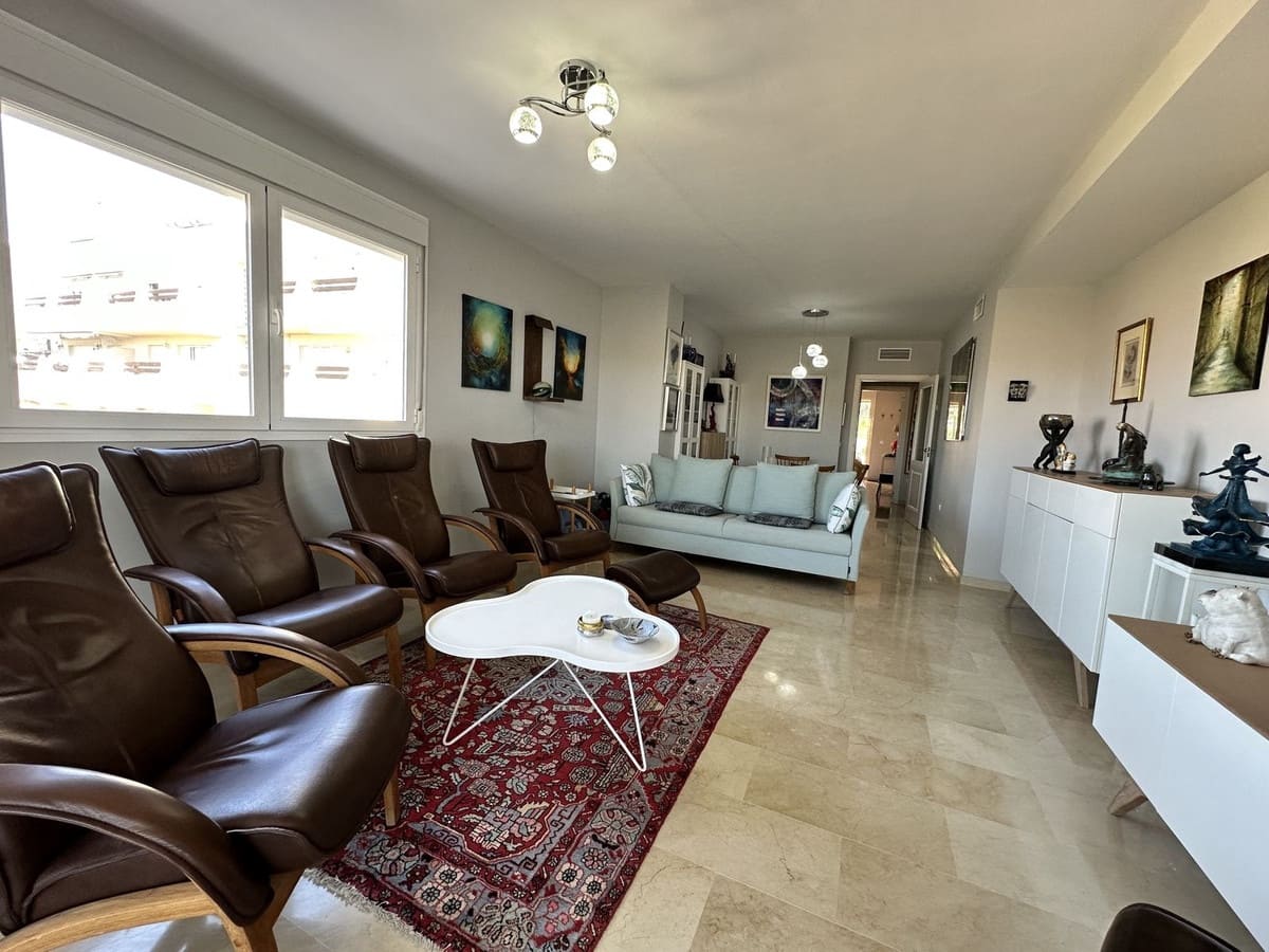 2 soveværelse Lejlighed til salg i La Duquesa / Puerto de la Duquesa med swimmingpool - € 315.000 (Ref: 9415080)