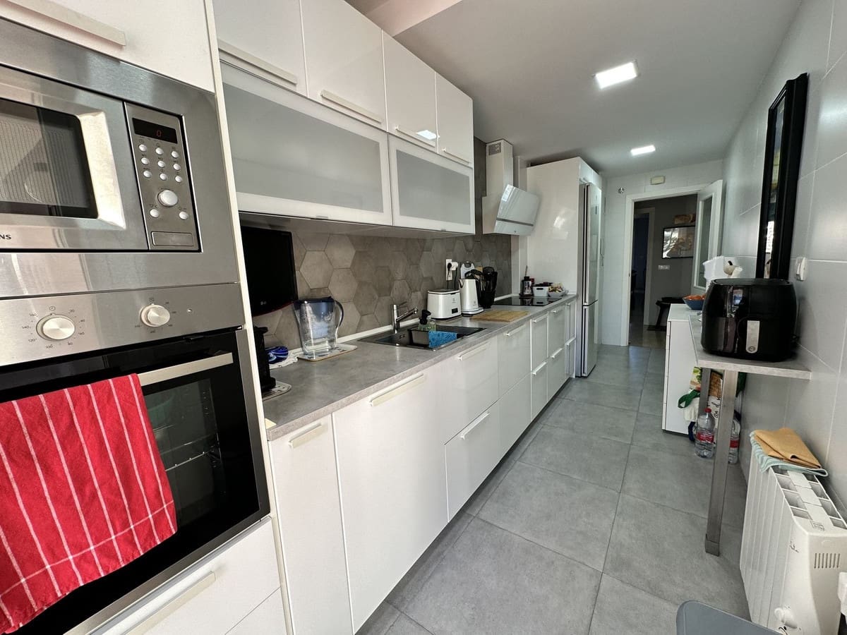 2 soveværelse Lejlighed til salg i La Duquesa / Puerto de la Duquesa med swimmingpool - € 315.000 (Ref: 9415080)