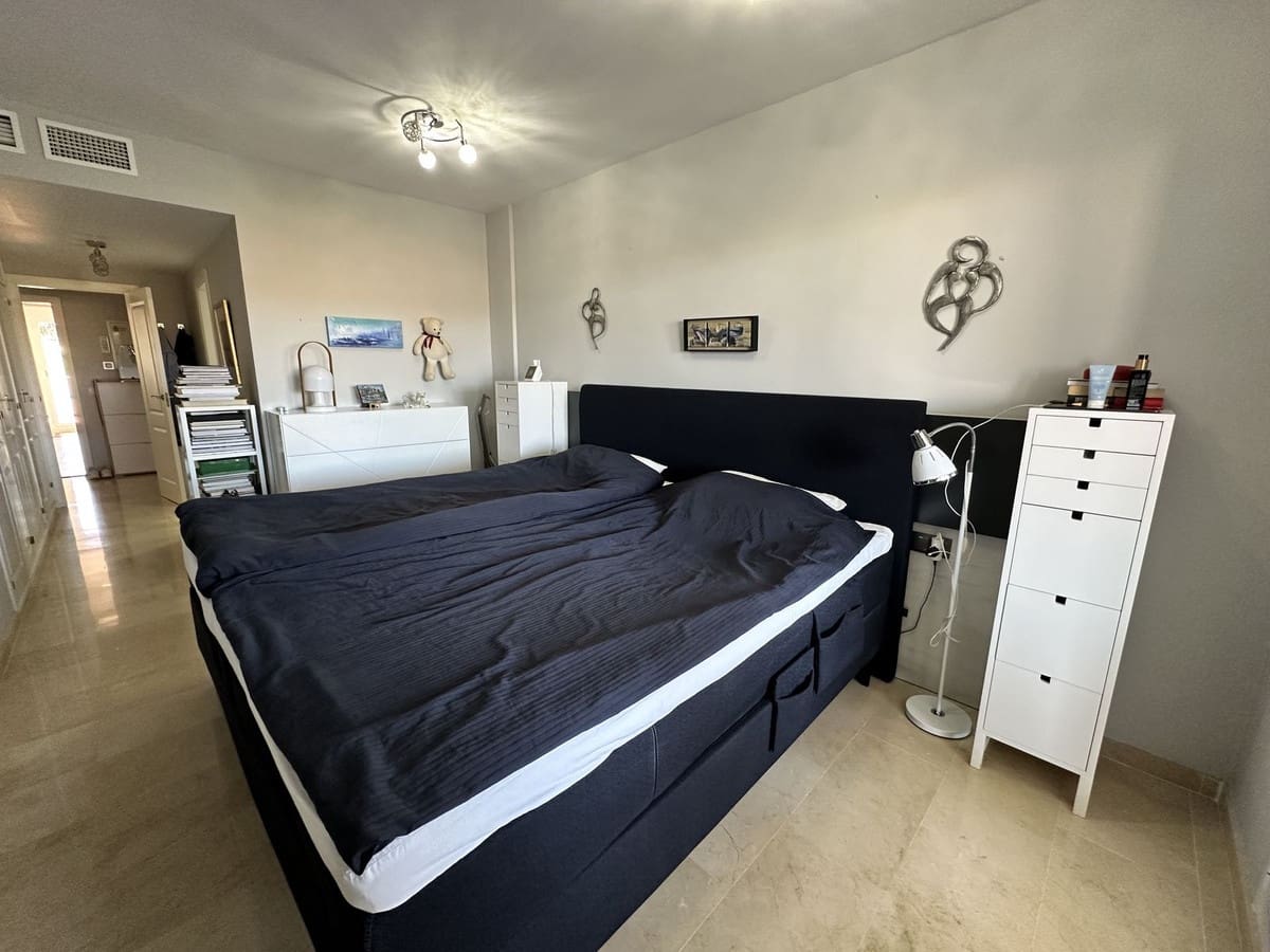 2 soveværelse Lejlighed til salg i La Duquesa / Puerto de la Duquesa med swimmingpool - € 315.000 (Ref: 9415080)