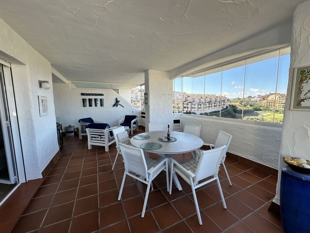 2 soveværelse Lejlighed til salg i La Duquesa / Puerto de la Duquesa med swimmingpool - € 315.000 (Ref: 9415080)