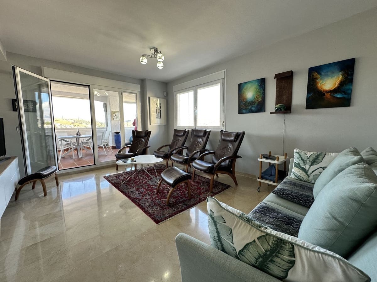 2 soveværelse Lejlighed til salg i La Duquesa / Puerto de la Duquesa med swimmingpool - € 315.000 (Ref: 9415080)