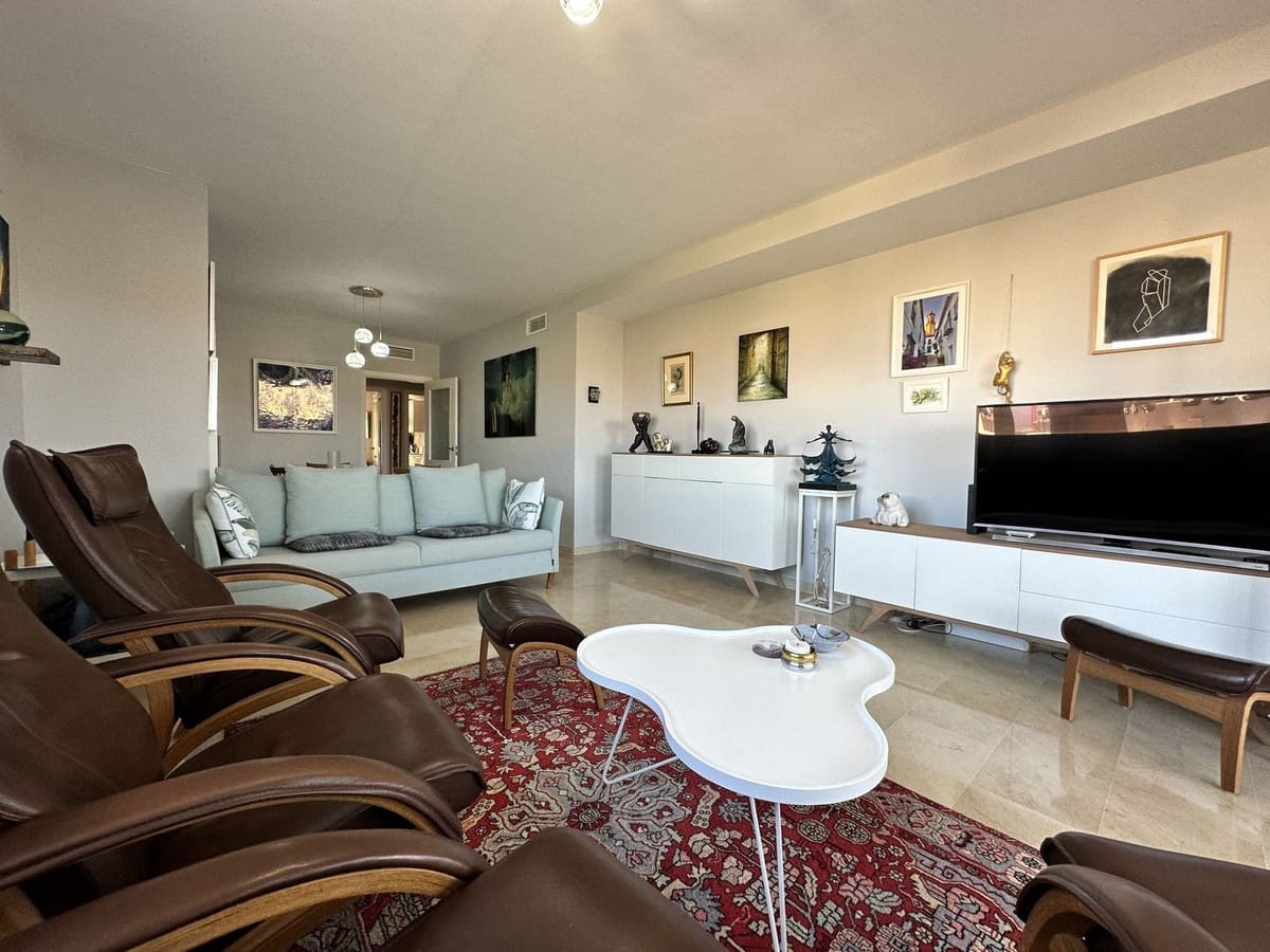 2 soveværelse Lejlighed til salg i La Duquesa / Puerto de la Duquesa med swimmingpool - € 315.000 (Ref: 9415080)