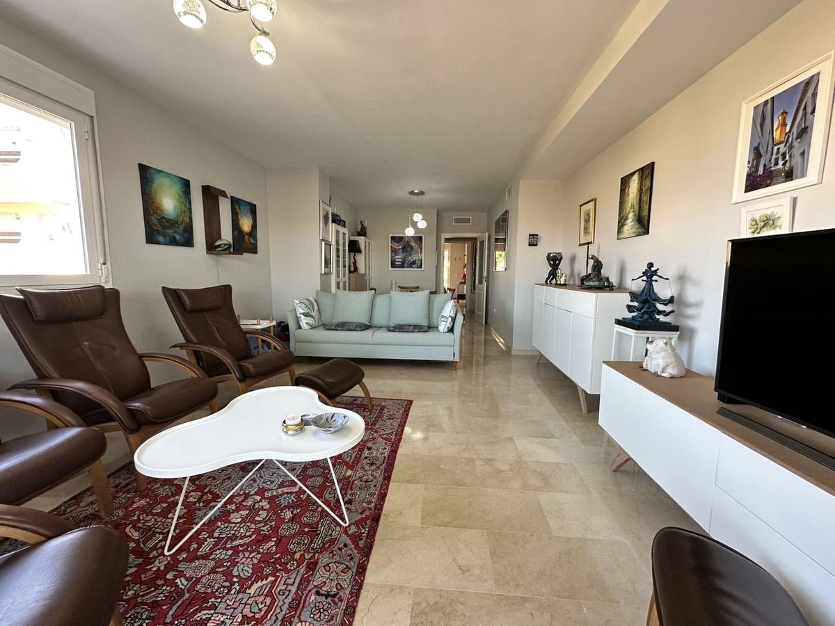 2 soveværelse Lejlighed til salg i La Duquesa / Puerto de la Duquesa med swimmingpool - € 315.000 (Ref: 9415080)