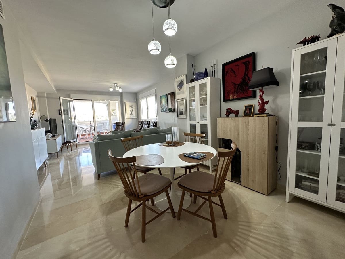 2 soveværelse Lejlighed til salg i La Duquesa / Puerto de la Duquesa med swimmingpool - € 315.000 (Ref: 9415080)