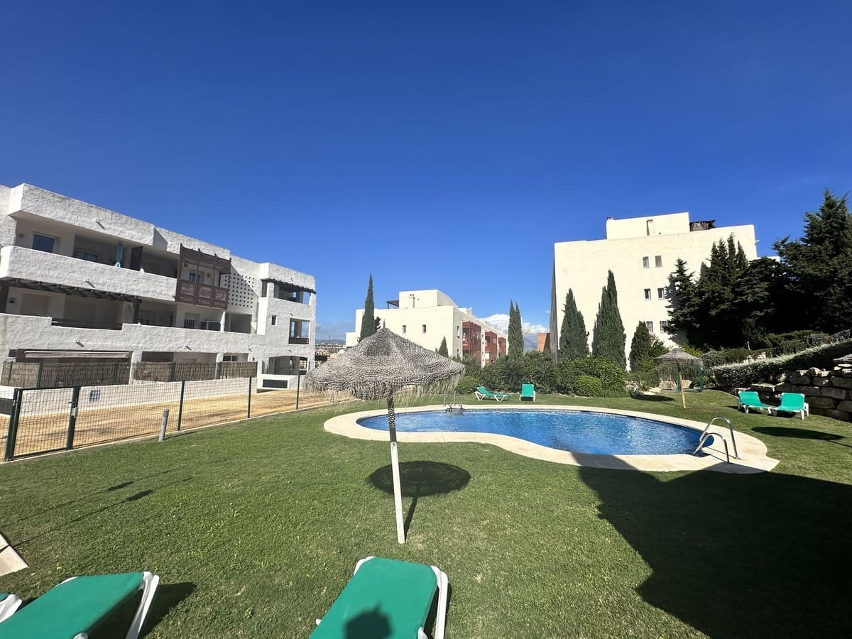 2 soveværelse Lejlighed til salg i La Duquesa / Puerto de la Duquesa med swimmingpool - € 315.000 (Ref: 9415080)