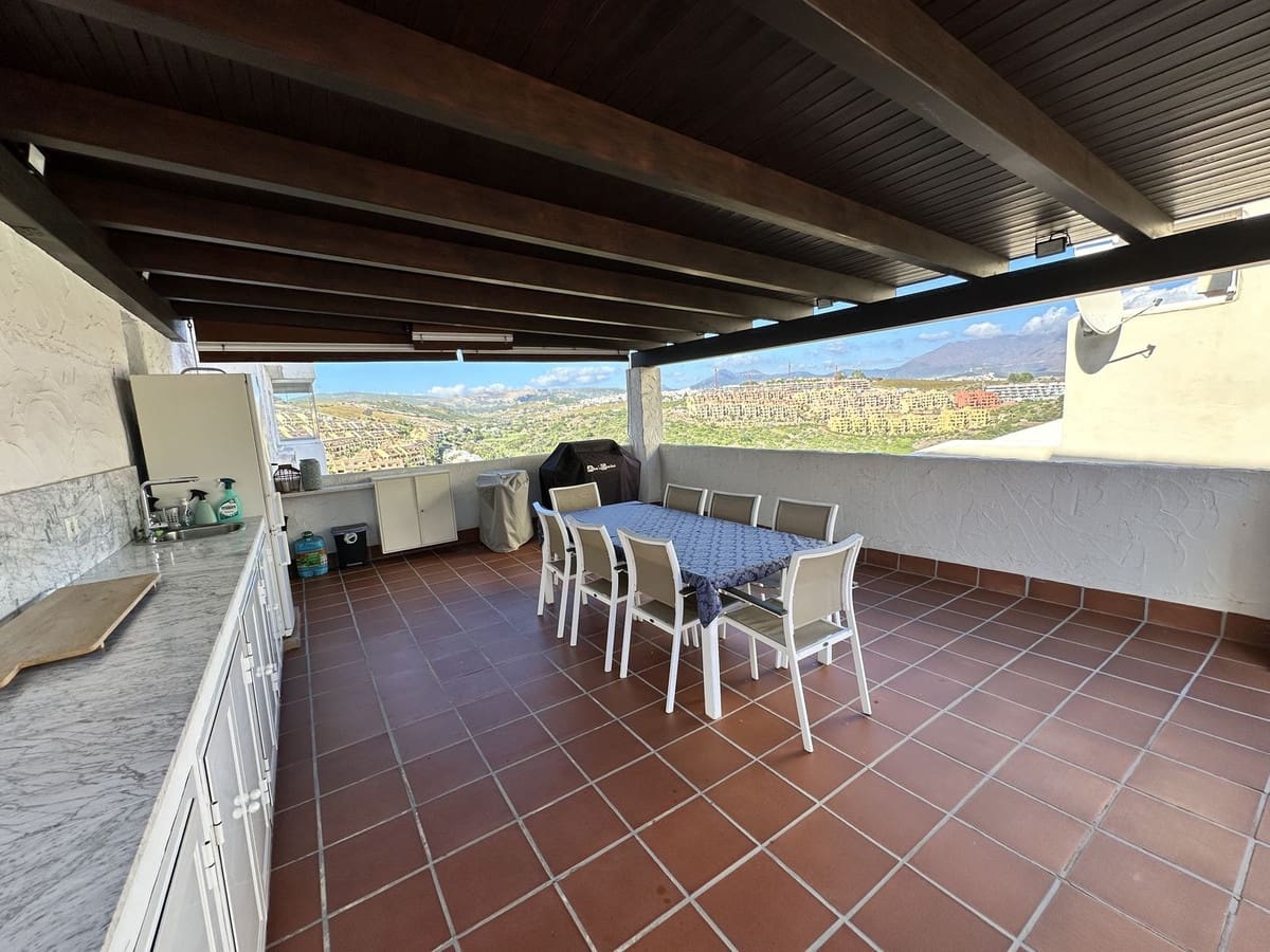2 soveværelse Lejlighed til salg i La Duquesa / Puerto de la Duquesa med swimmingpool - € 315.000 (Ref: 9415080)