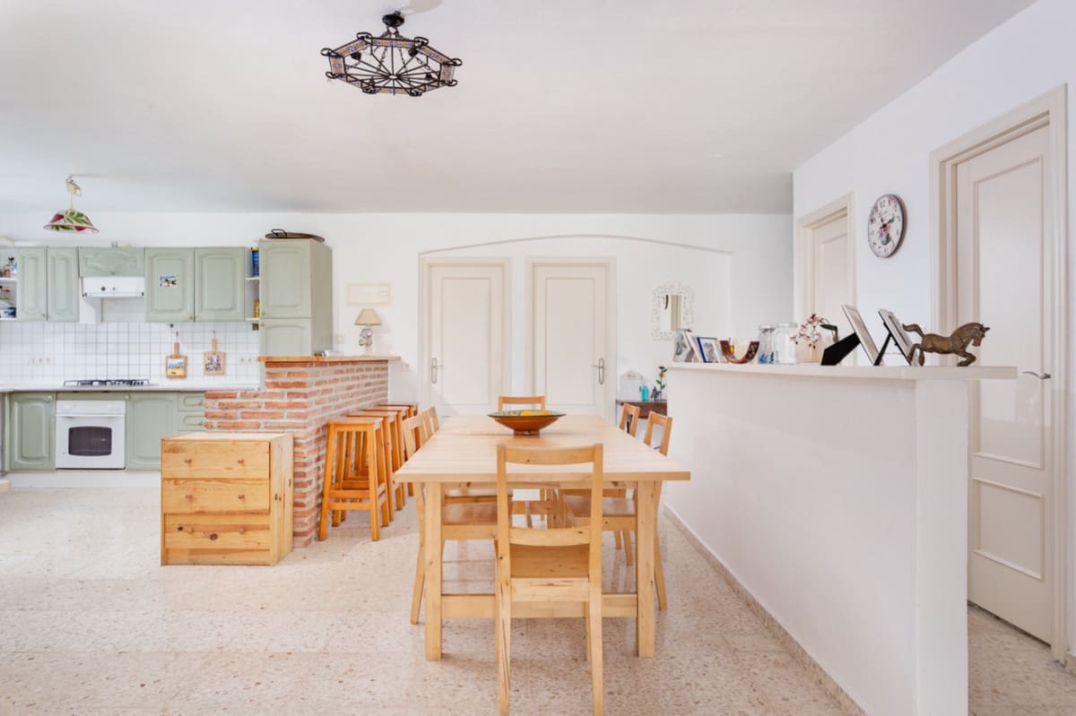 3 soveværelse Finca/Landehus til salg i El Padron med swimmingpool garage - € 650.000 (Ref: 9415185)