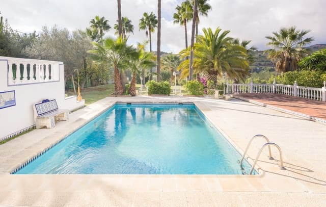 3 quarto Quinta/Casa Rural para venda em El Padrón, Estepona com piscina garagem - 650 000 € (Ref: 9415185)