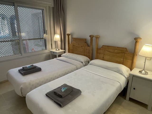 2 quarto Apartamento para venda em Estepona com piscina - 390 000 € (Ref: 9415190)