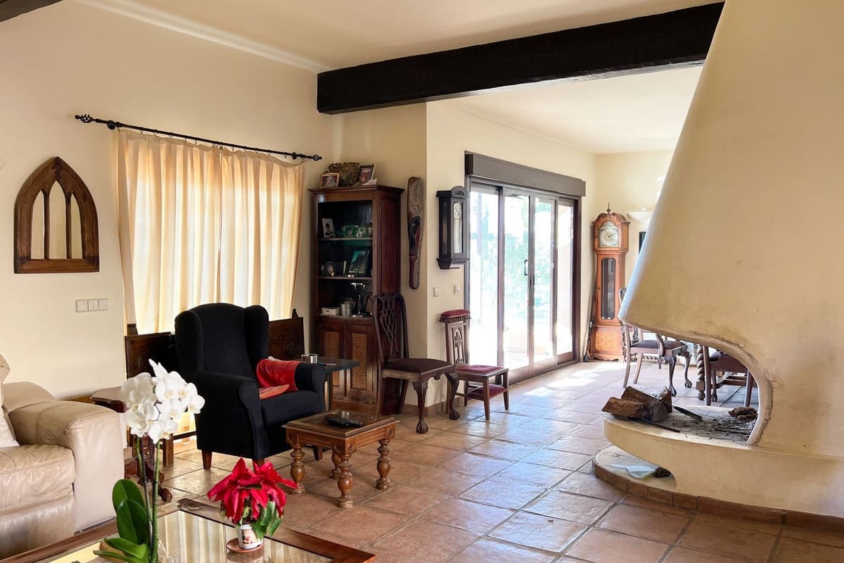 4 quarto Moradia para venda em Estepona com piscina garagem - 1 800 000 € (Ref: 9420655)