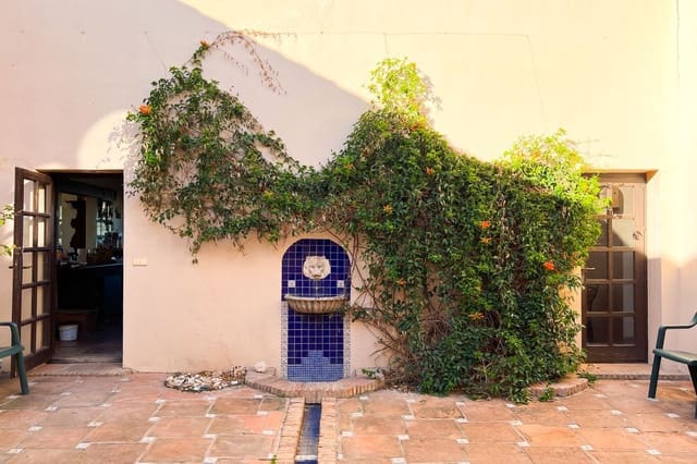 4 quarto Moradia para venda em Estepona com piscina garagem - 1 800 000 € (Ref: 9420655)