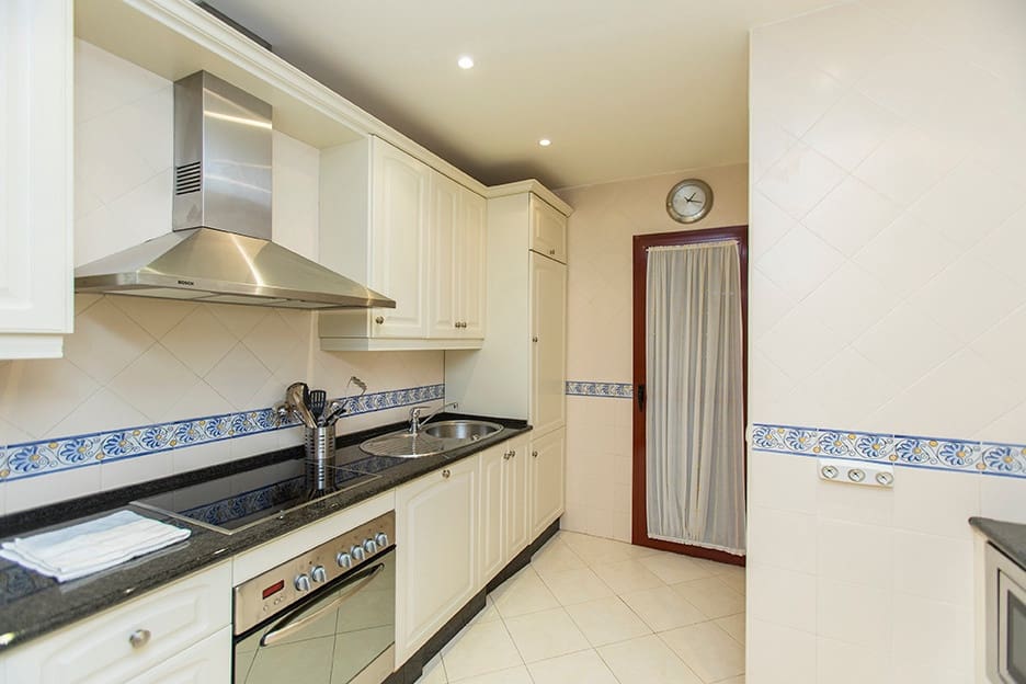 3 Zimmer Apartment zu verkaufen in Marbella mit Pool - 625.000 € (Ref: 9424115)