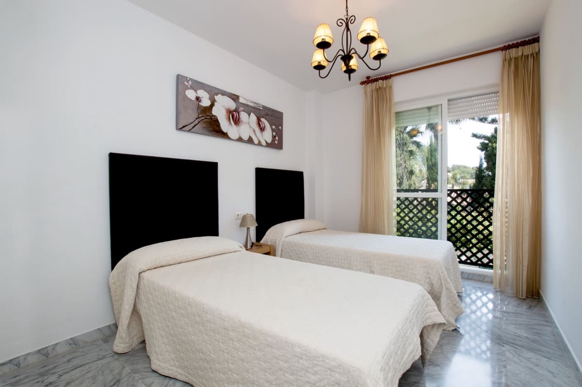 3 soveværelse Lejlighed til salg i San Pedro de Alcantara med swimmingpool garage - € 600.000 (Ref: 9424116)