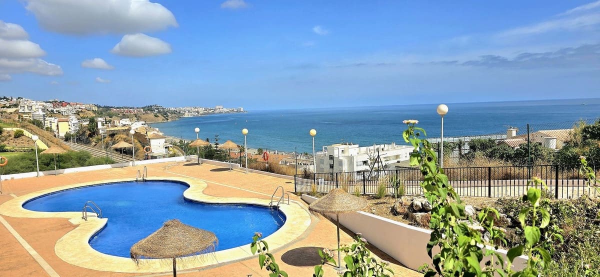Apartamento de 2 habitaciones en Fuengirola en venta con piscina garaje - 398.000 € (Ref: 9424118)