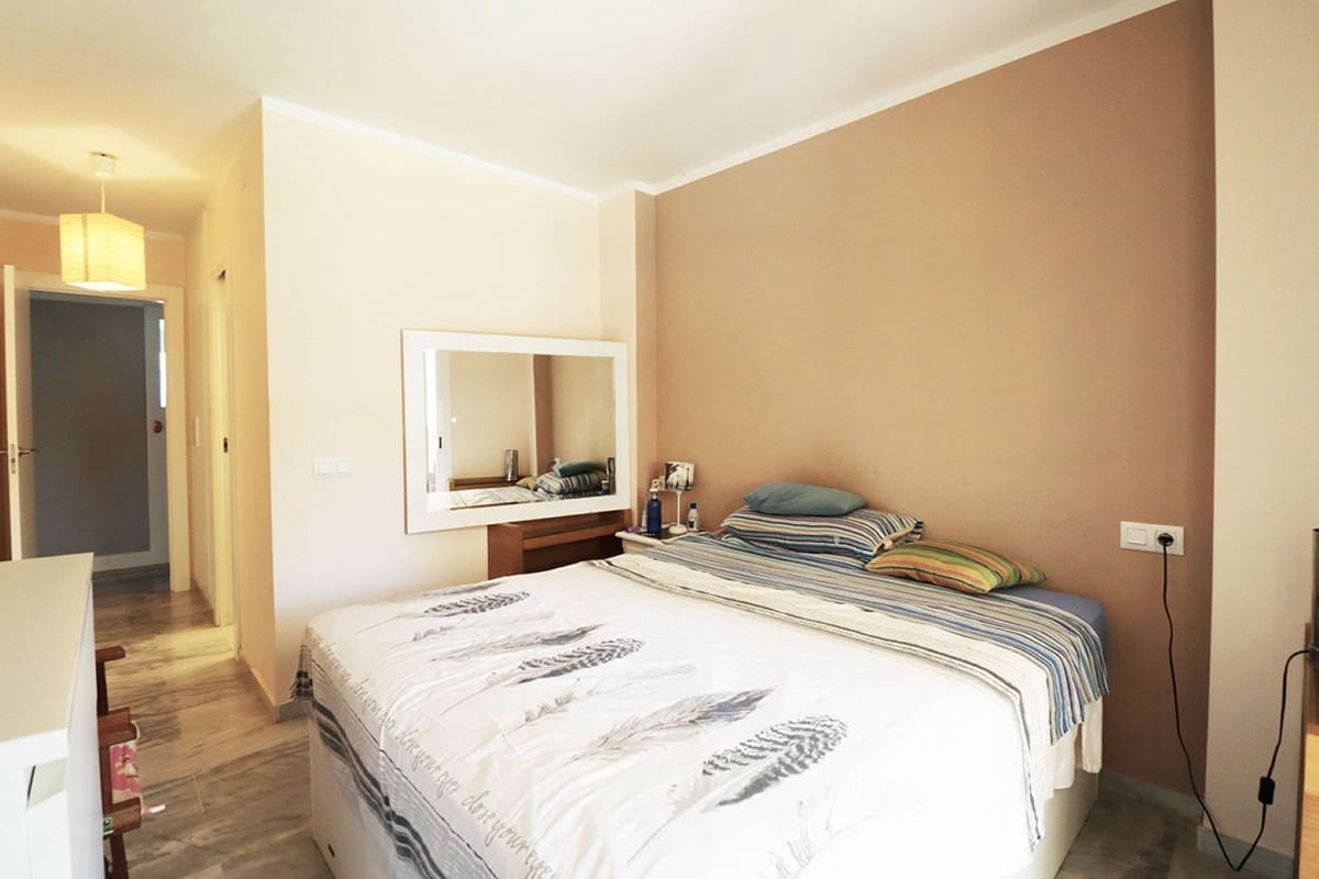 3 makuuhuone Huoneisto myytävänä paikassa Riviera del Sol mukana uima-altaan 
autotalli - 349 000 € (Ref: 9424119)