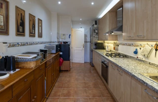 Apartamento de 3 habitaciones en San Pedro de Alcantara, Marbella en venta con piscina garaje - 570.000 € (Ref: 9424177)