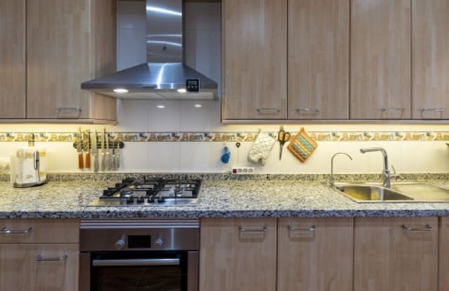 Apartamento de 3 habitaciones en San Pedro de Alcantara, Marbella en venta con piscina garaje - 570.000 € (Ref: 9424177)