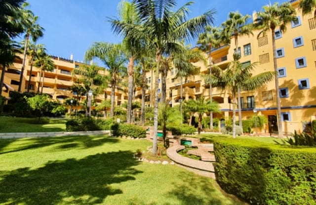 Apartamento de 3 habitaciones en San Pedro de Alcantara, Marbella en venta con piscina garaje - 570.000 € (Ref: 9424177)