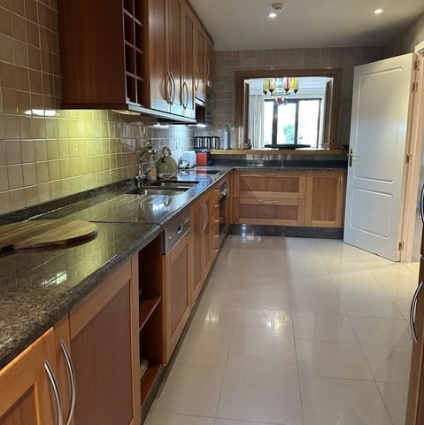 2 soveværelse Lejlighed til salg i San Pedro de Alcantara, Marbella med swimmingpool garage - € 795.000 (Ref: 9424178)