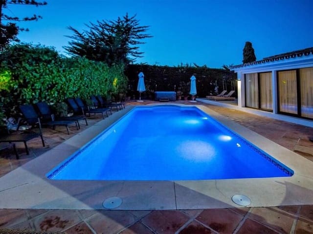 8 Zimmer Villa zu verkaufen in San Pedro de Alcantara, Marbella mit Pool Garage - 3.000.000 € (Ref: 9425372)